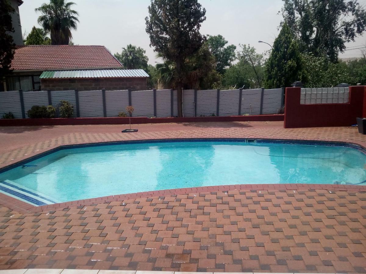 בלומפונטייין On Hill Lodge מראה חיצוני תמונה