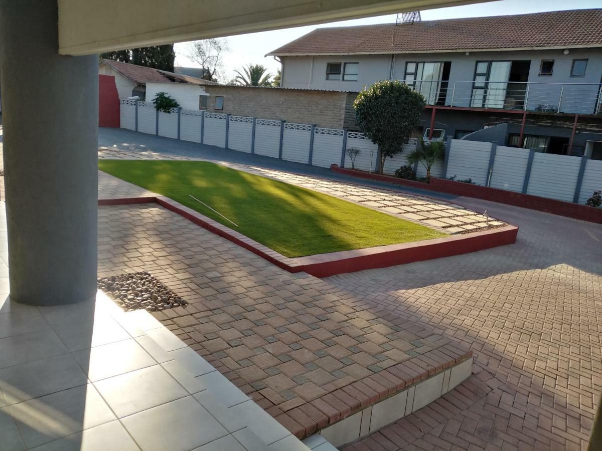 בלומפונטייין On Hill Lodge מראה חיצוני תמונה